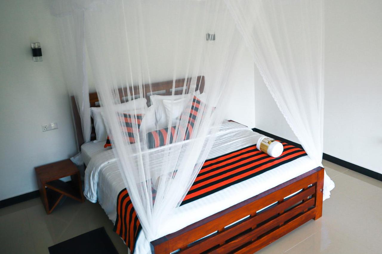Duet Hearts Bed & Breakfast เอลลา ภายนอก รูปภาพ