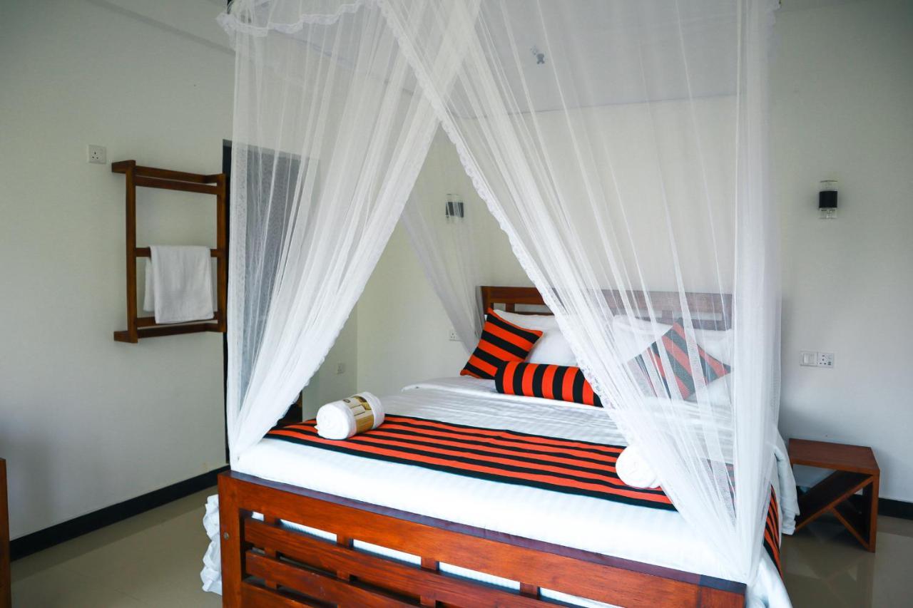 Duet Hearts Bed & Breakfast เอลลา ภายนอก รูปภาพ