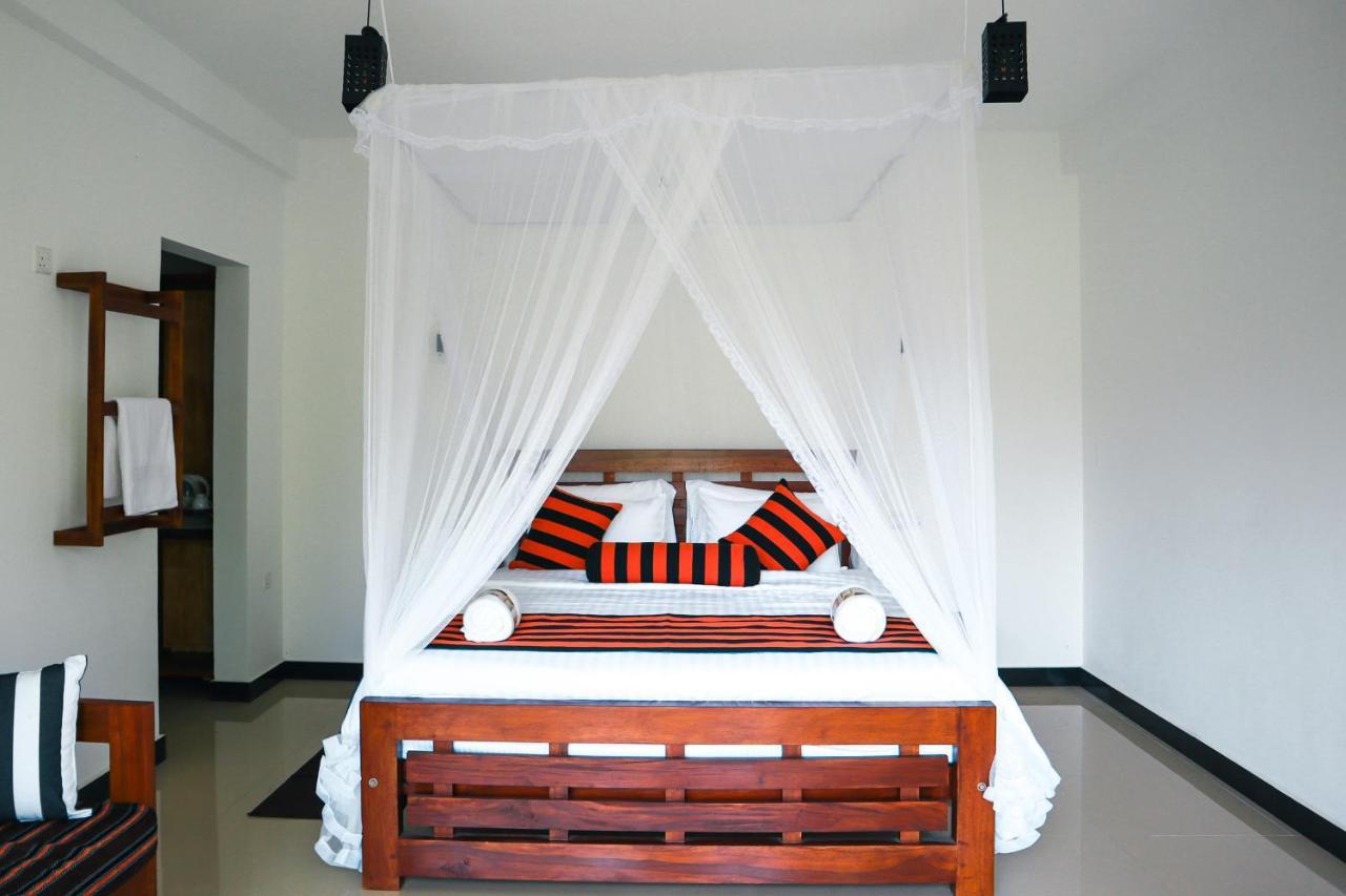 Duet Hearts Bed & Breakfast เอลลา ภายนอก รูปภาพ