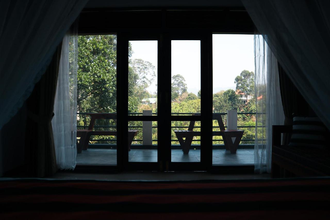 Duet Hearts Bed & Breakfast เอลลา ภายนอก รูปภาพ