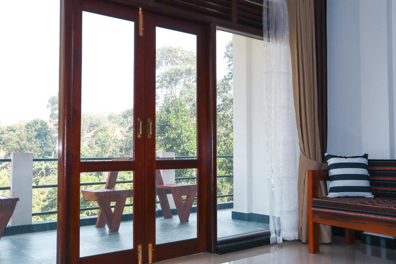 Duet Hearts Bed & Breakfast เอลลา ภายนอก รูปภาพ