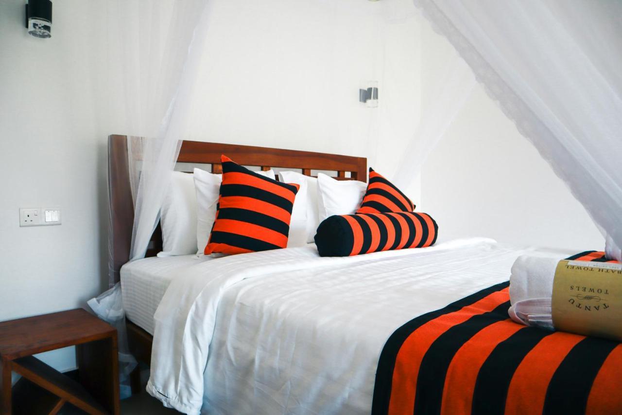 Duet Hearts Bed & Breakfast เอลลา ภายนอก รูปภาพ